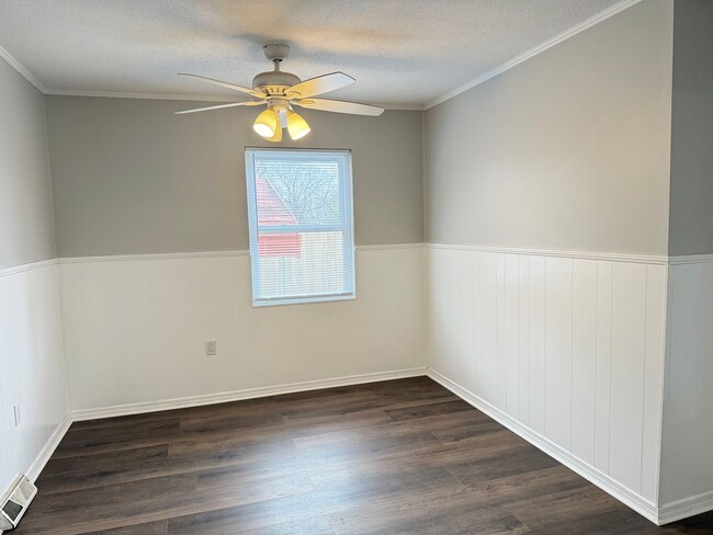 Building Photo - 4 bed, 1.5 bath