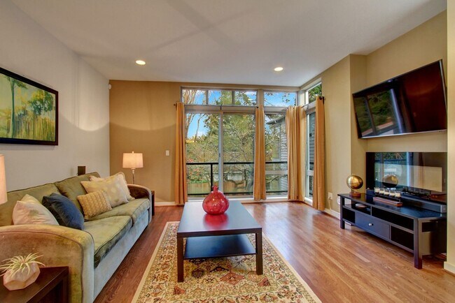 Building Photo - 3bd/2ba Seattle Home