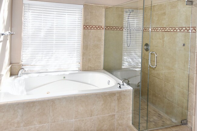 Foto del edificio - COMING SOON! Great Location! Lovely  3Bedr...