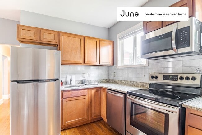 Building Photo - Room in Shared 3 bed/1.5 bath home
