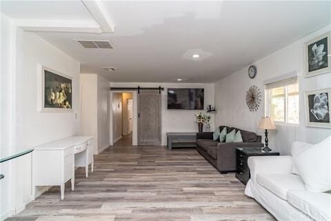 Foto del edificio - 5887 Paramount Dr