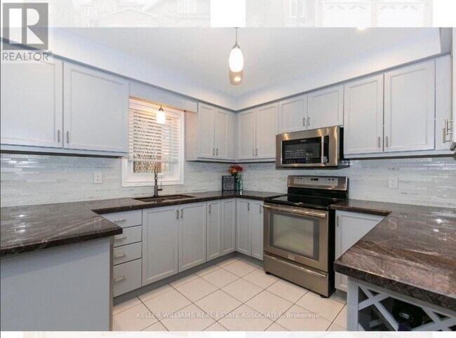Building Photo - 6796 Dillingwood Dr