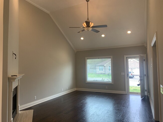 Foto del edificio - 3 Bed, 2 Bath Home w/ 1 Car Garage and Fen...