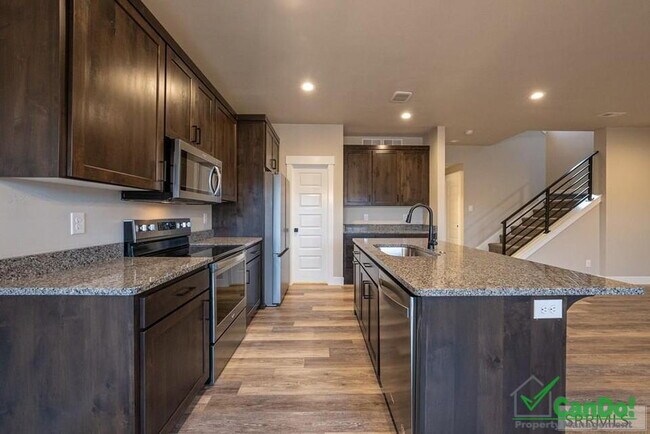 Foto del edificio - BEAUTIFUL 4 BEDROOM TOWNHOME for rent in Ammon w/ 2 Car Garage! Deposit-Free Lease option for qua...