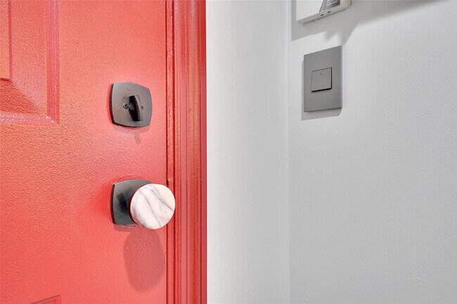 Building Photo - 2021 SE 10th Ave