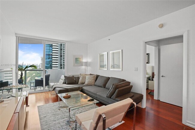 Foto del edificio - 6365 Collins Ave