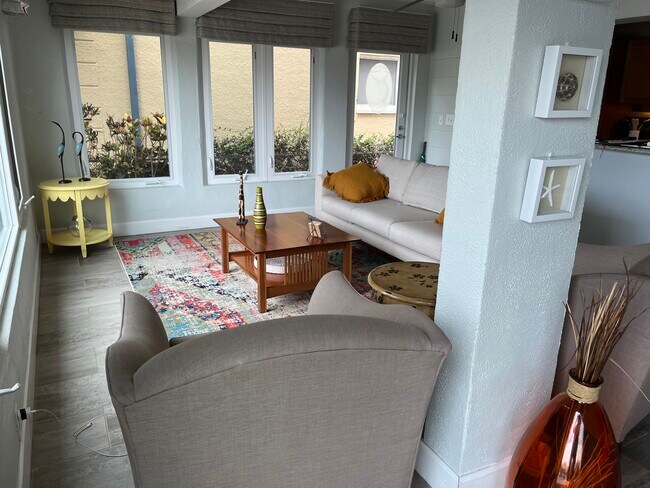 Living room - 505 129th Ave E