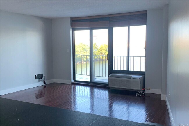 Foto del edificio - 2540-40 Shore Blvd