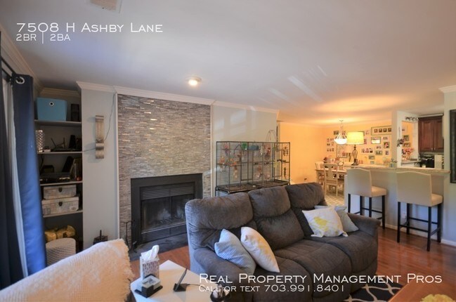Foto del edificio - Beautifully Remodeled Kingstowne Condo!