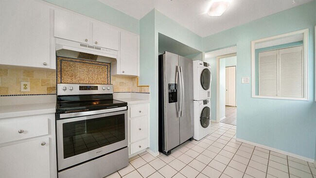 Kitchen - 5500 Ocean Shore Blvd