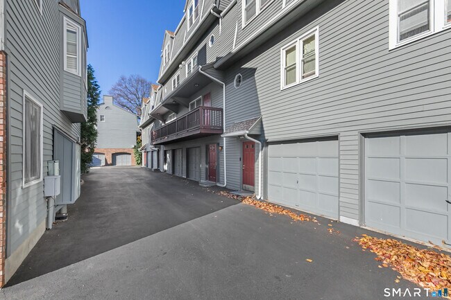 Building Photo - 44 Pleasant St