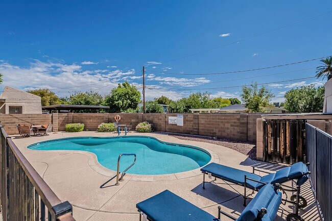 Building Photo - One Bedroom/One Bath in Historic Downtown ...