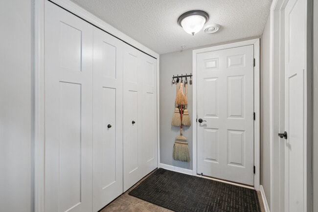 Building Photo - 8957 SW Village Loop