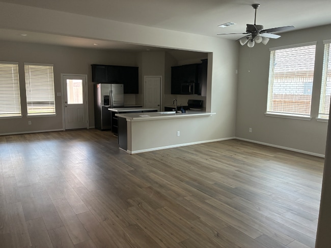 Foto del edificio - 5822 Roebuck Bay Dr