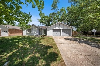 Building Photo - 16302 Summer Wind Dr