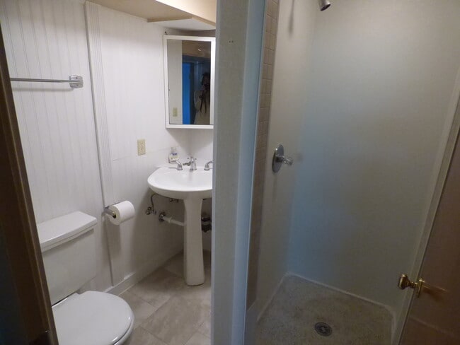 Building Photo - 138 14th Ave S