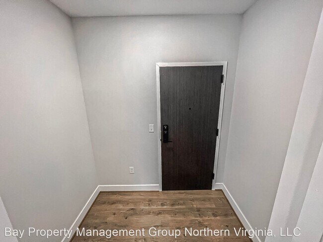 Building Photo - 1 br, 1 bath House - 635 Slaters Ln. #210