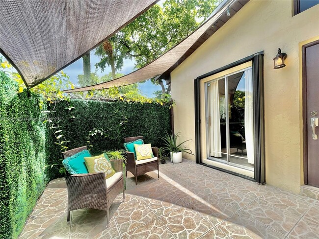 Foto del edificio - 118 Briarwood Cir
