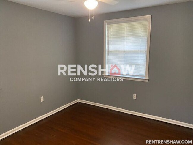 Building Photo - 1330 Busby Cove
