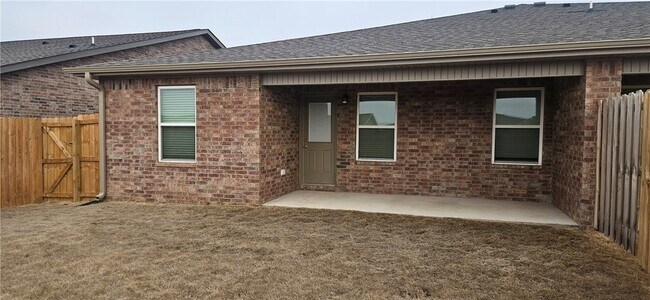 Building Photo - 523 NW 69th Ave