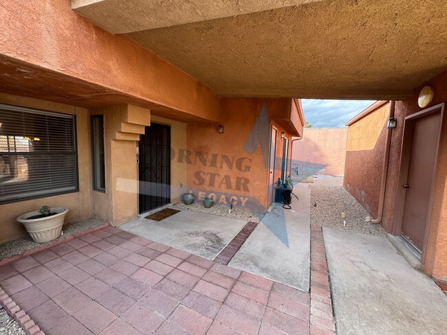 Foto del edificio - Updated 2 Bed w/detached garage!