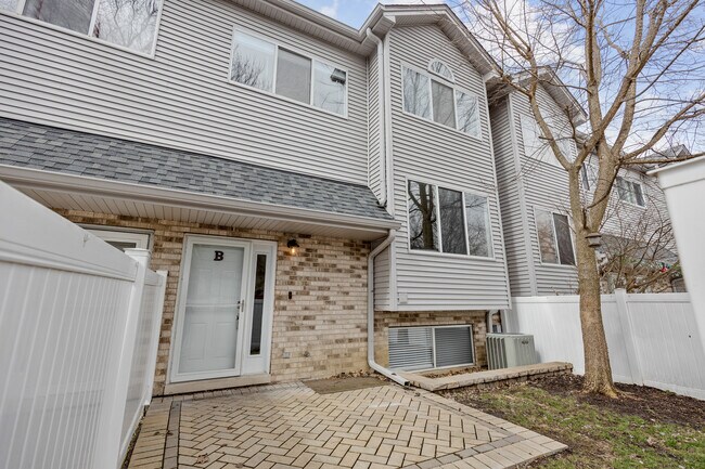 Building Photo - 332 Park Ridge Ln