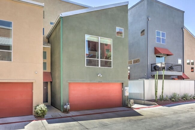 Building Photo - 1999 Yaupon Ave