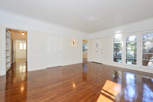 Building Photo - 838 6th St