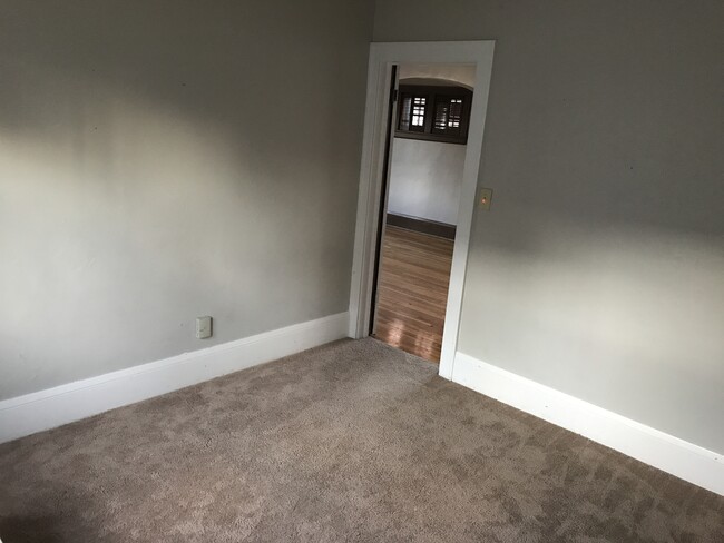 Foto del edificio - 2104 Hartford Ave