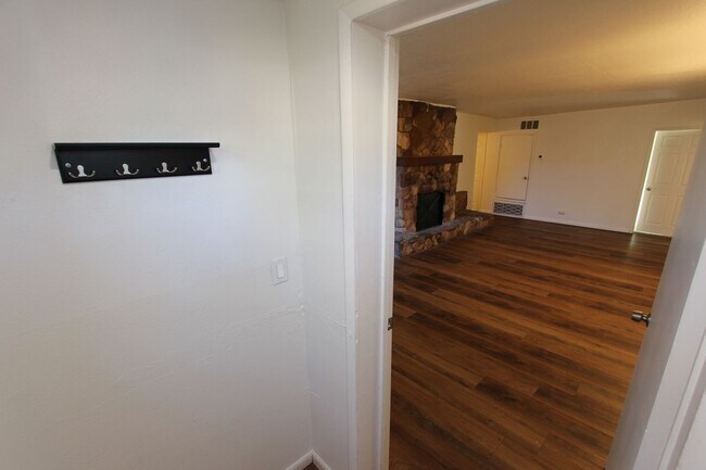 Foto del edificio - *LEASE PENDING $500 Move-In Special! Month to month lease Available.