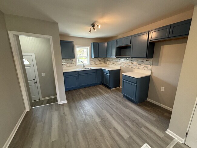 Foto del edificio - 4 Bedroom house in Gary!
