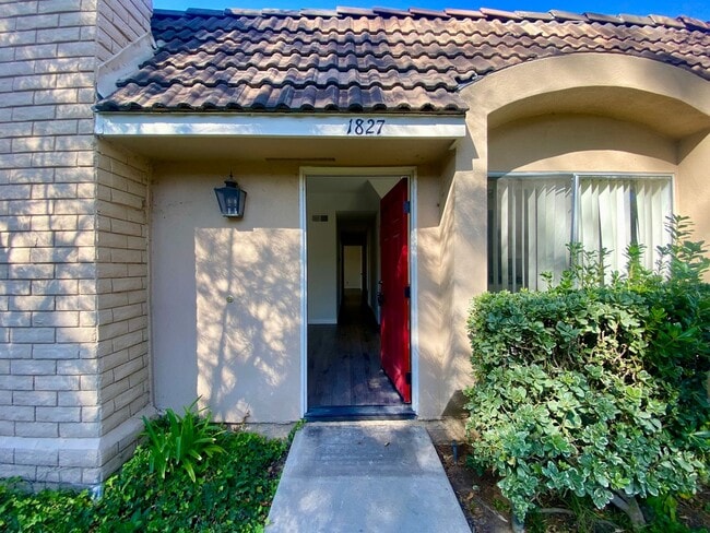 Building Photo - Charming single-level 3b/2b townhouse in the heart of Thousand Oaks!