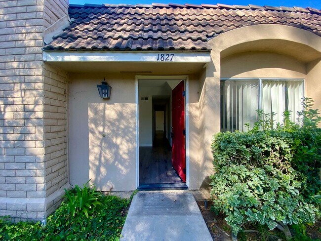 Foto del edificio - Charming single-level 3b/2b townhouse in the heart of Thousand Oaks!