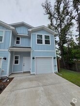 Building Photo - 1030 McLaren Cir