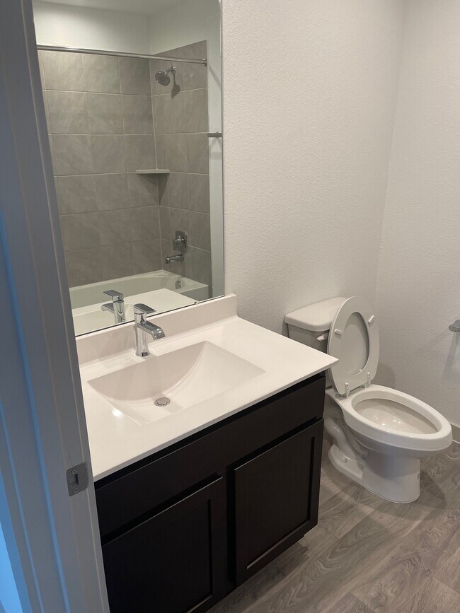 Upstairs Bathroom - 12514 Walmgate Ct
