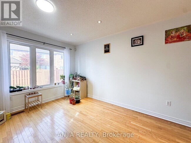 Photo du bâtiment - 40 Cathmar Dr