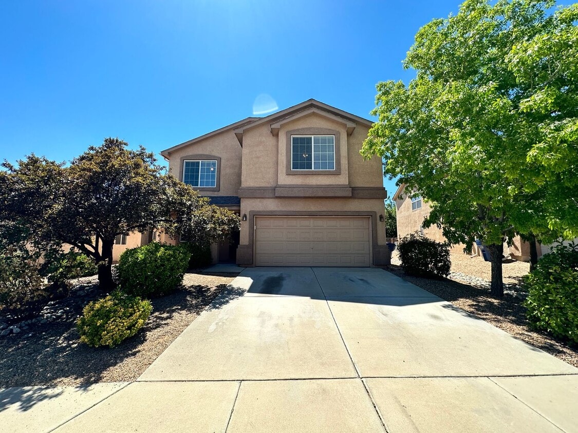 Foto principal - Stunning 3 bed, 2.5 bath, 2575 sq ft home ...