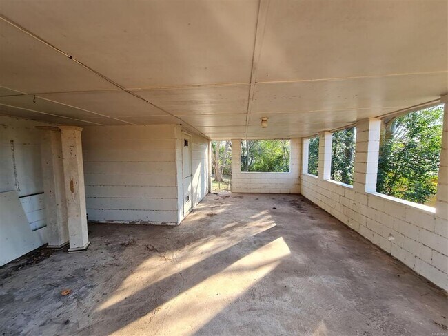 Building Photo - Section8 Accepted