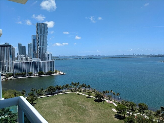 Building Photo - 1800 N Bayshore Dr