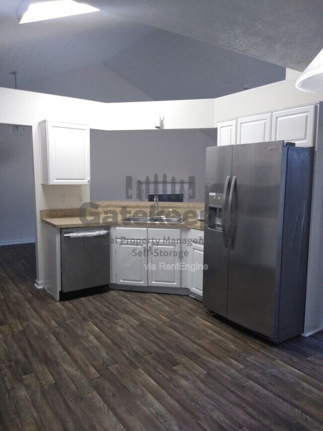 Foto del edificio - 688 River Mist Dr