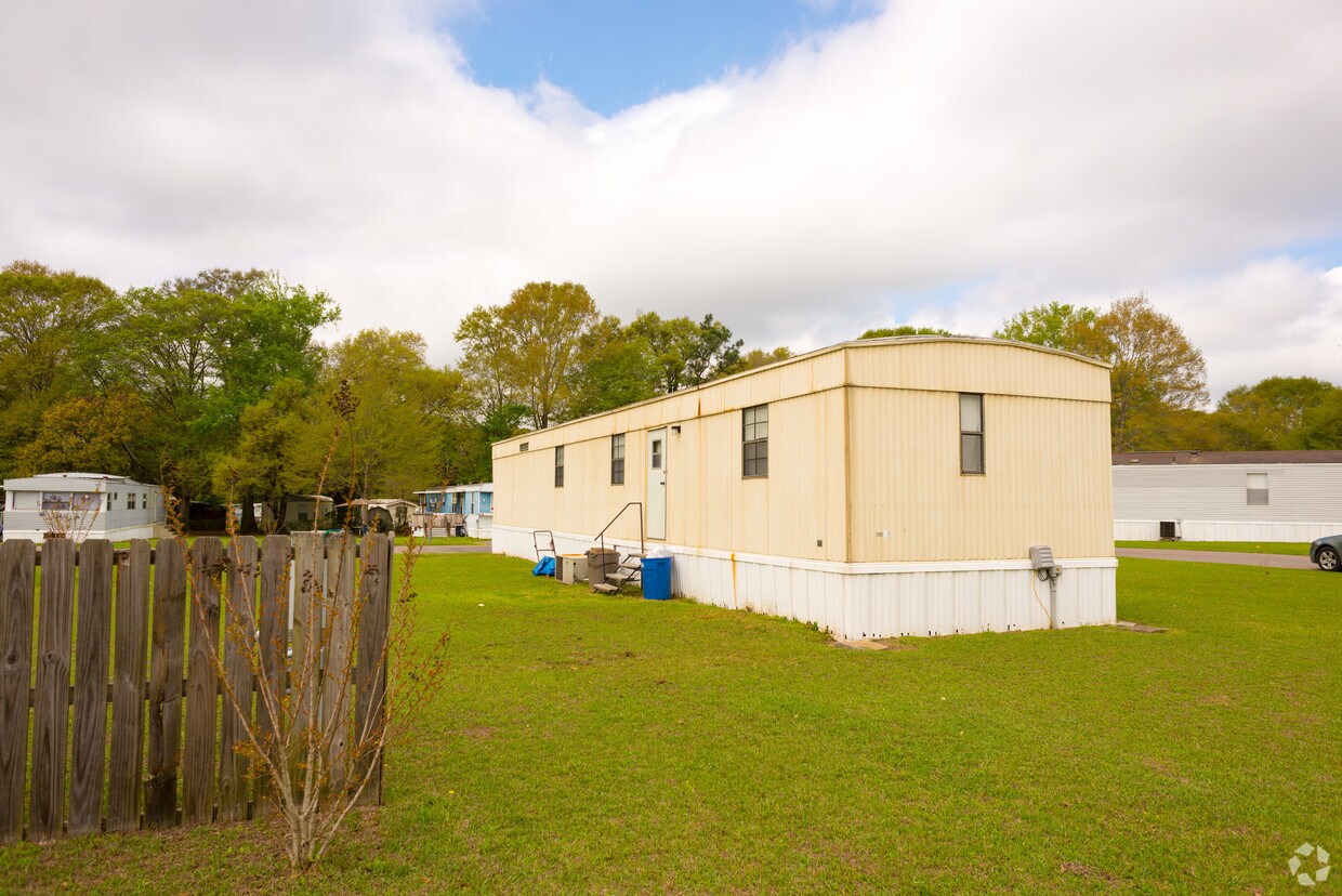Building Photo - 7701 Old Pascagoula Rd