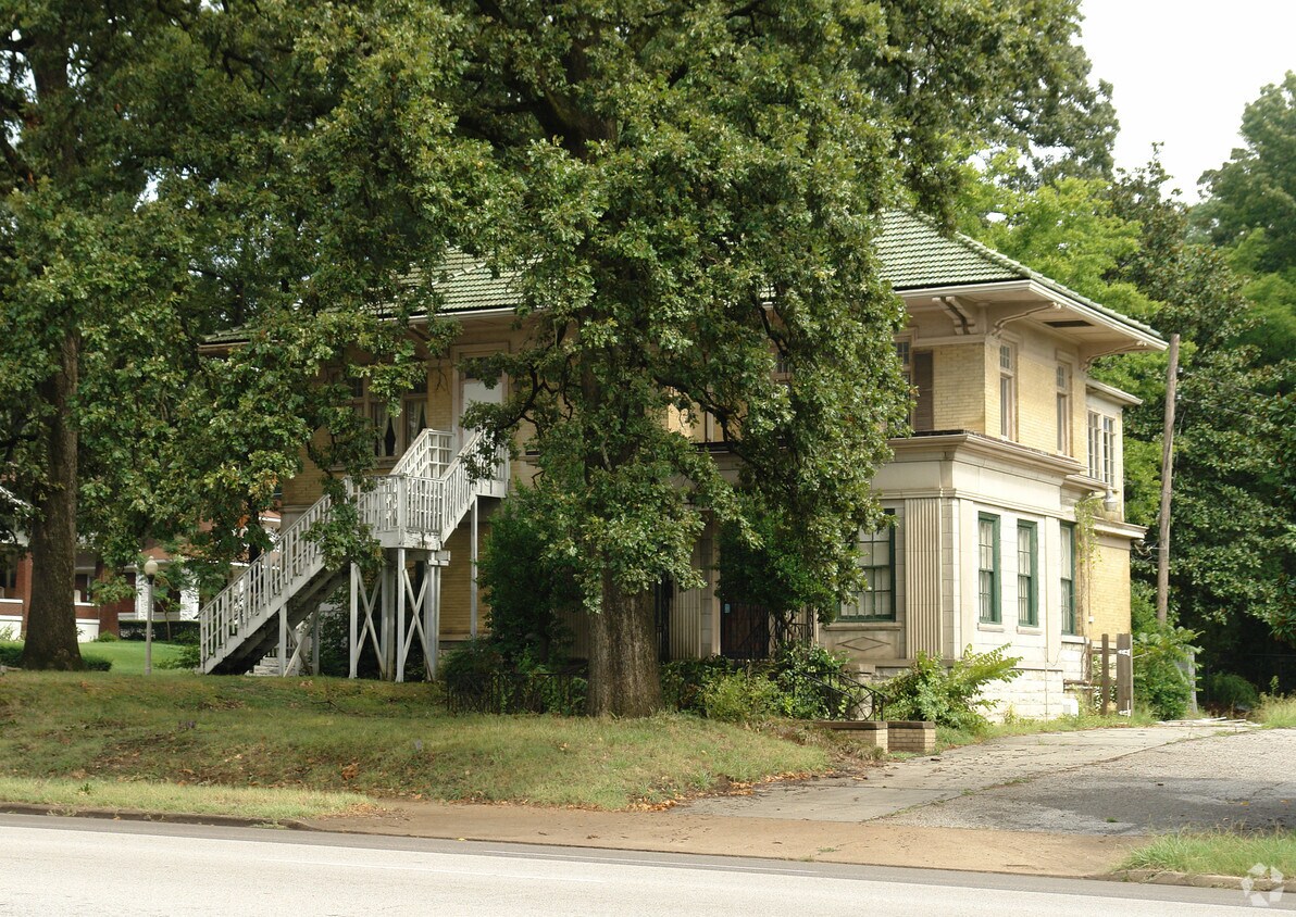 1642 Poplar Ave, Memphis, TN 38104 Apartments in Memphis, TN