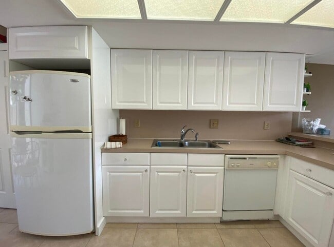 Building Photo - 1002 Bridgewood Pl