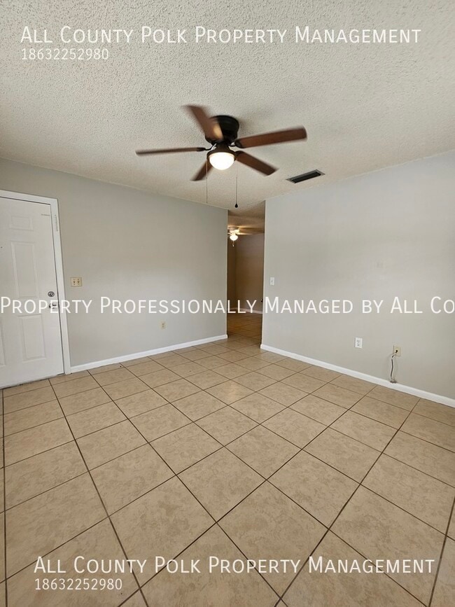 Building Photo - Great South Side Location 2 Bedroom 1 Bath...