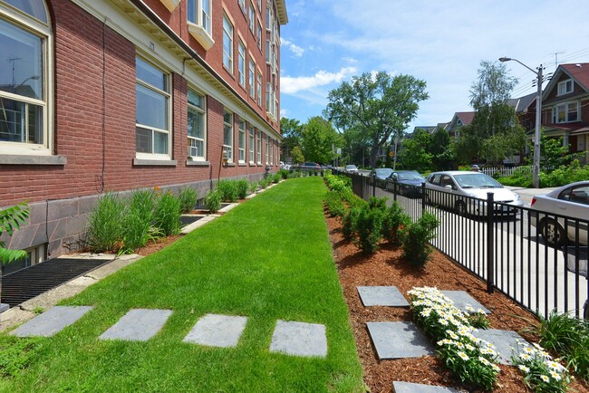Building Photo - Parkview Mansions