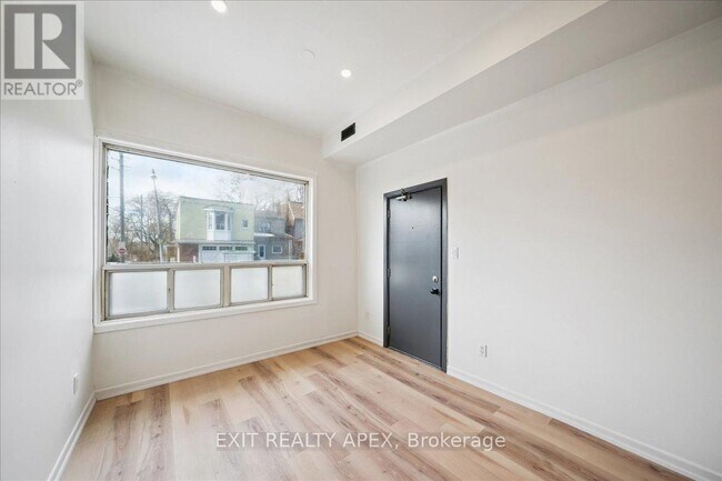 Photo du bâtiment - 343 Greenwood Ave