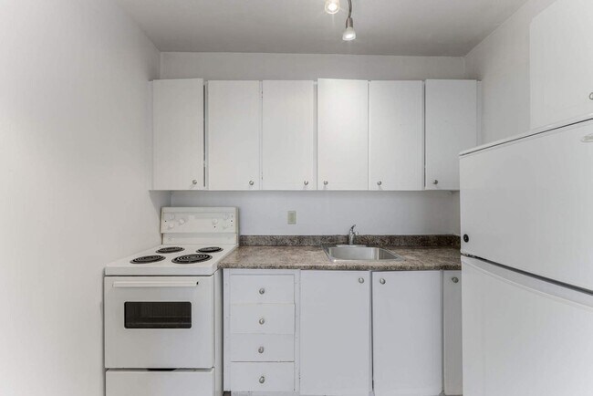 Photo du bâtiment - 666 Ontario Street Apartments