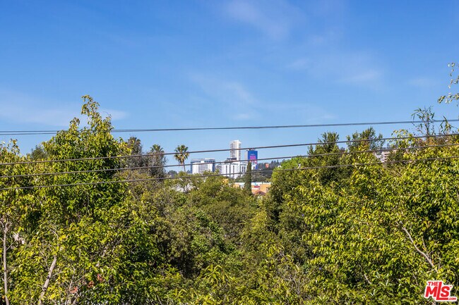 Foto del edificio - 927 Kings Rd