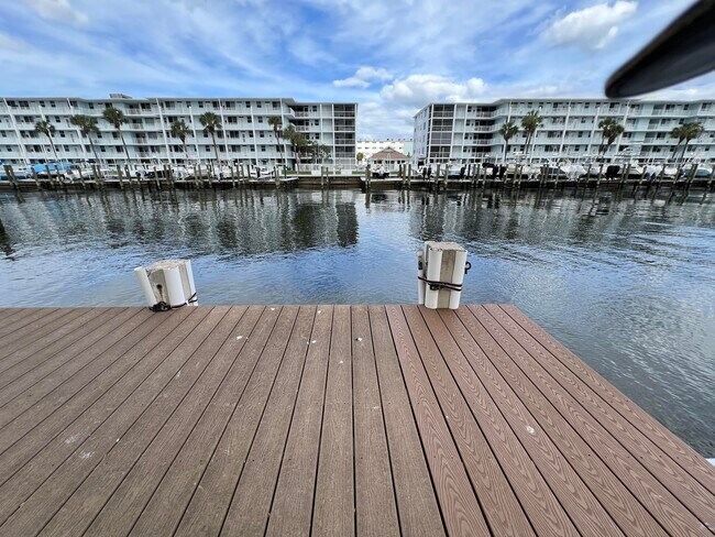 Foto del edificio - 131 Shore Ct