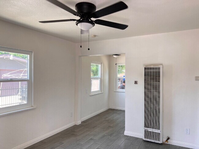 Foto del edificio - Newly renovated 2br 1bath near the 215